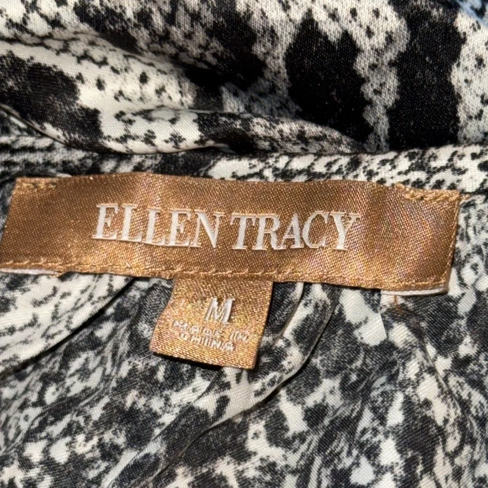 Ellen Tracy snake print split collar ties elastic waist 3/4 sleeves top blouse M